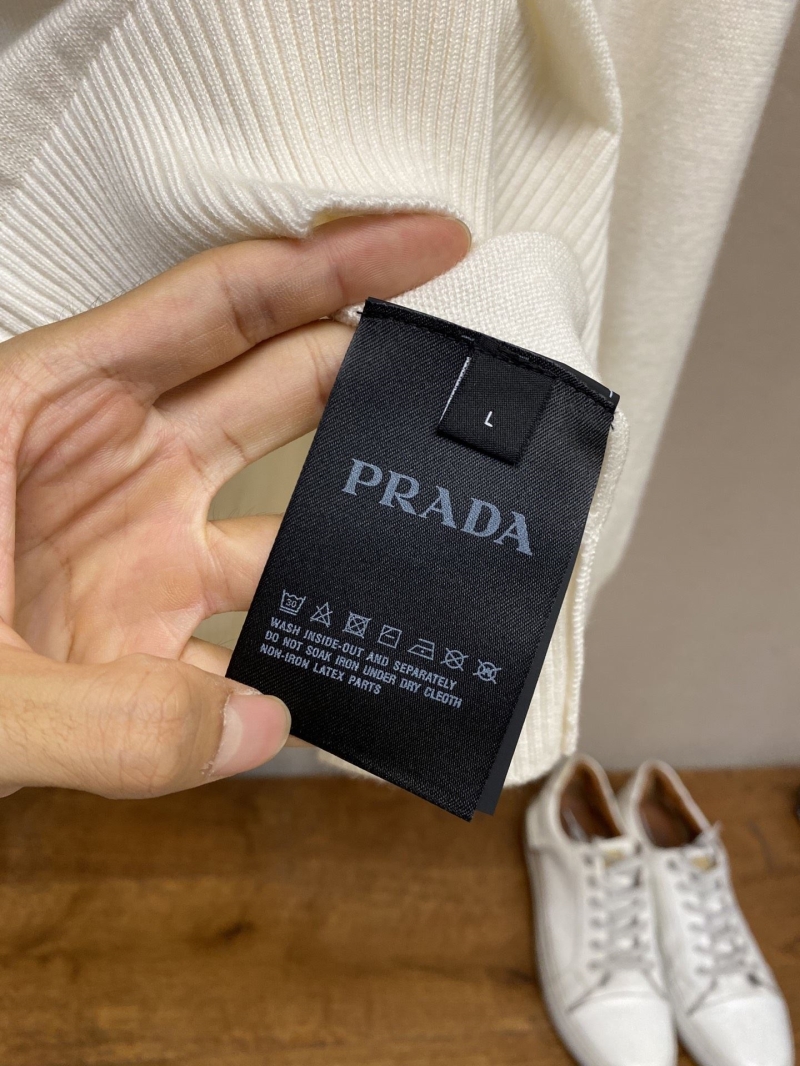 Pra*a sweater